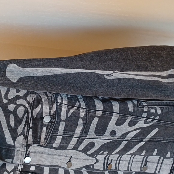 DOLLSKILL TRICKZ N TREATZ 2X SKELETON BONES ON FRONT AND ARMS GREY DENIUM JACKET - Picture 6 of 13